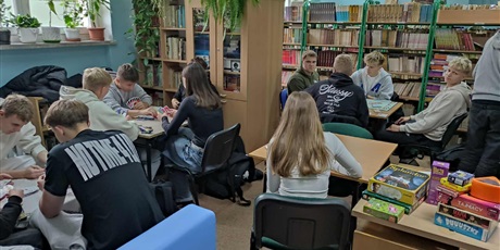 Powiększ grafikę: dzien-planszowek-w-bibliotece-szkolnej-646758.jpg