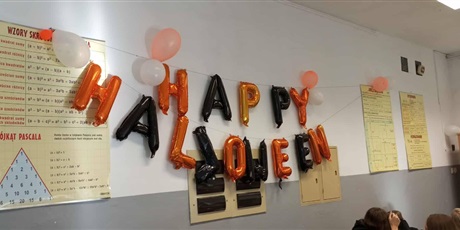 Powiększ grafikę: konkurs-halloween-wyniki-652330.jpg