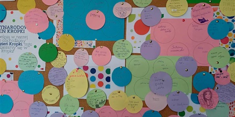 Powiększ grafikę: miedzynarodowy-dzien-kropki-638737.jpg