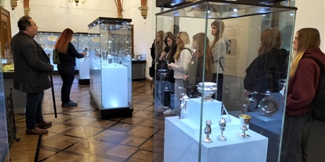 Powiększ grafikę: spacer-edukacyjny-droga-krolewska-wycieczka-klasy-iii-f-663524.jpg