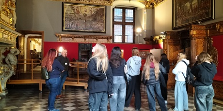 Powiększ grafikę: spacer-edukacyjny-droga-krolewska-wycieczka-klasy-iii-f-663526.jpg