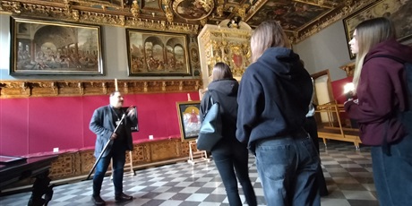 Powiększ grafikę: spacer-edukacyjny-droga-krolewska-wycieczka-klasy-iii-f-663528.jpg