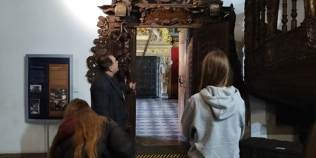 Powiększ grafikę: spacer-edukacyjny-droga-krolewska-wycieczka-klasy-iii-f-663529.jpg