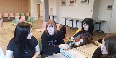 Powiększ grafikę: spotkanie-z-pracownikami-hospicjum-655751.jpg