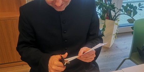 Powiększ grafikę: spotkanie-z-pracownikami-hospicjum-655753.jpg