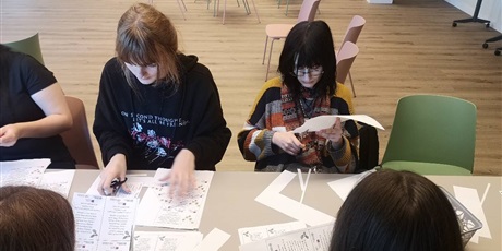 Powiększ grafikę: spotkanie-z-pracownikami-hospicjum-655754.jpg