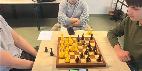 Powiększ grafikę: szkolny-turniej-szachowy-680974.jpg