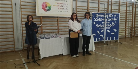 Powiększ grafikę: uroczyste-zakonczenie-roku-szkolnego-klas-czwartych-610680.jpg