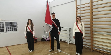 Powiększ grafikę: uroczyste-zakonczenie-roku-szkolnego-klas-czwartych-610681.jpg
