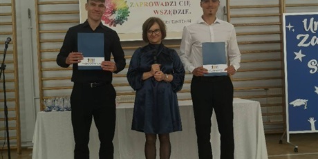 Powiększ grafikę: uroczyste-zakonczenie-roku-szkolnego-klas-czwartych-610687.jpg