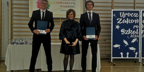 Powiększ grafikę: uroczyste-zakonczenie-roku-szkolnego-klas-czwartych-610689.jpg