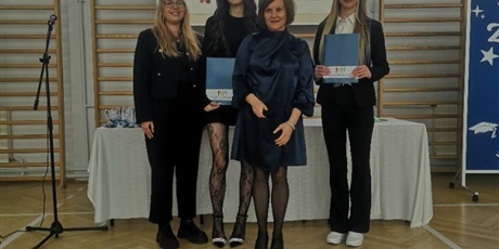 Powiększ grafikę: uroczyste-zakonczenie-roku-szkolnego-klas-czwartych-610690.jpg