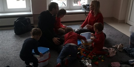 Powiększ grafikę: wizyta-szkolnego-kola-wolontariatu-xxi-lo-w-domu-im-janusza-korczaka-w-gdansku-666455.jpg