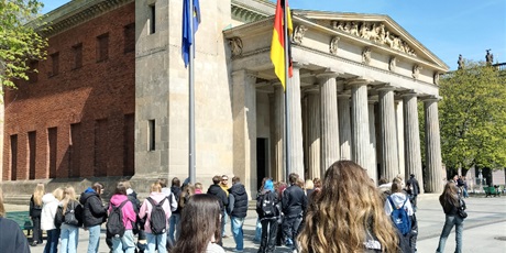 Powiększ grafikę: wycieczka-do-berlina-i-poczdamu-607631.jpg