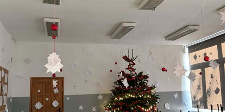 Powiększ grafikę: wyniki-konkursu-na-najpiekniej-udekorowana-sale-z-okazji-swiat-669527.jpg